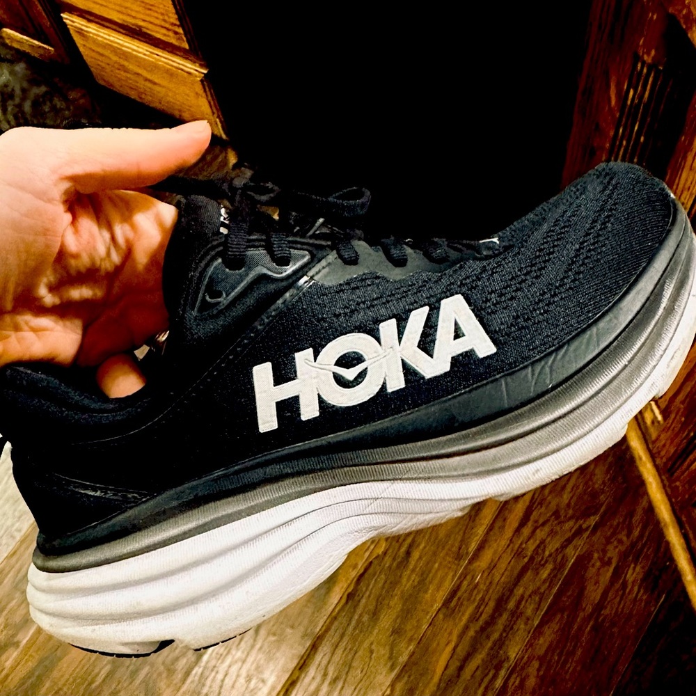 Women’s sz 8 Hoka shoes in excellent condition